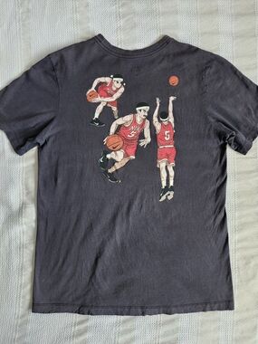 Nike Men’s Graphic Short Sleeve Tee in Black with Red Basketball Players